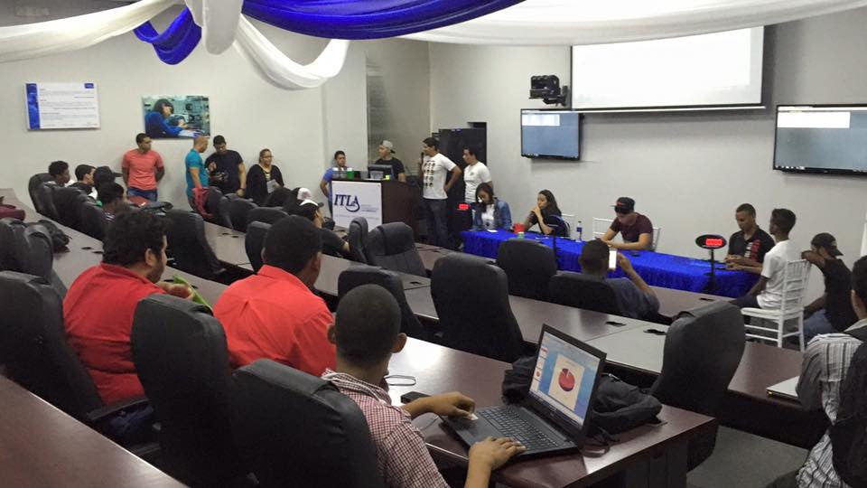 Mini competencia de exhibición en el ITLA